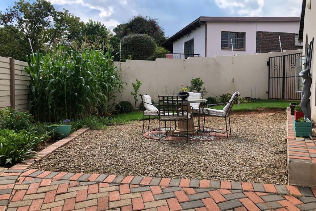 Cozy Guest Suite With Private Access Roodepoort Zewnętrze zdjęcie